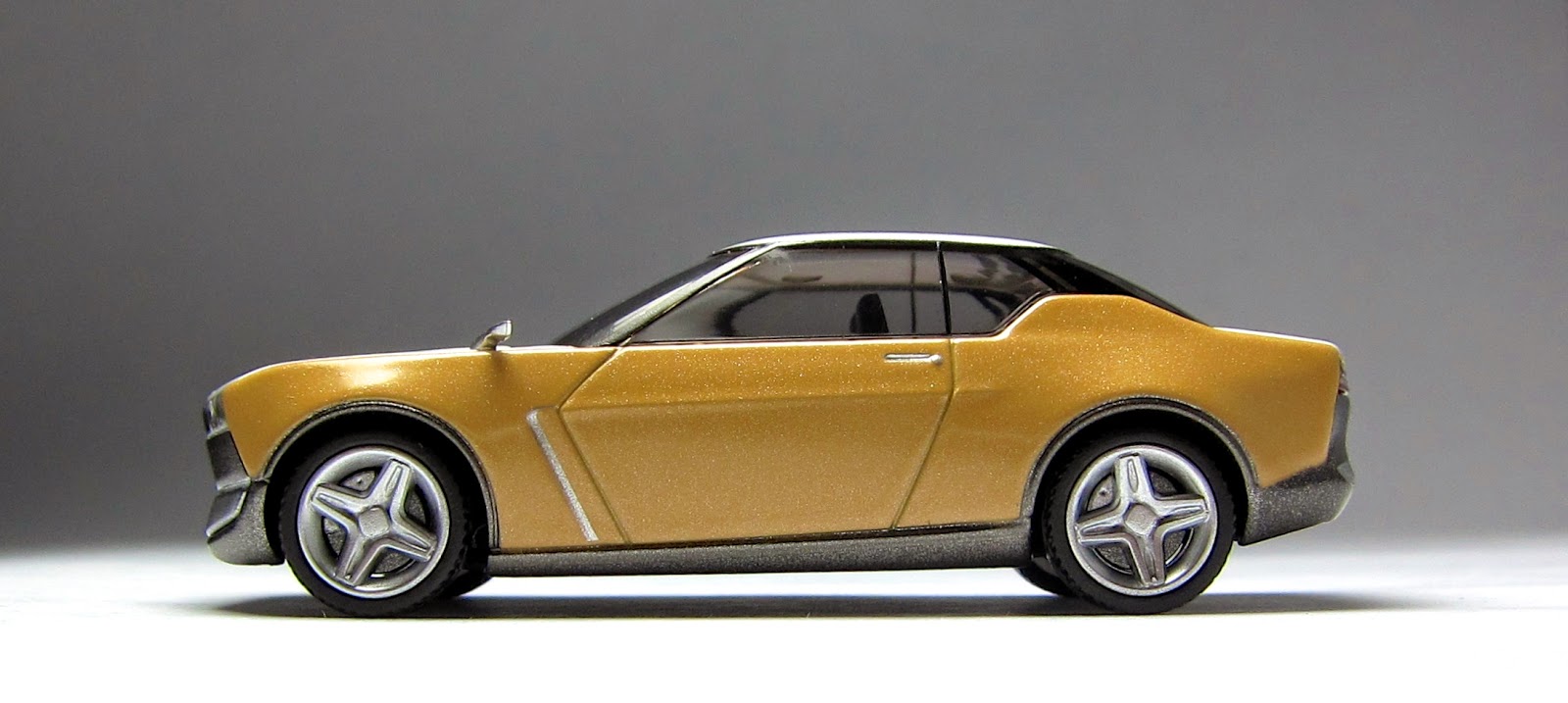 First Look: Tomica Limited Vintage Neo Nissan IDx Freeflow