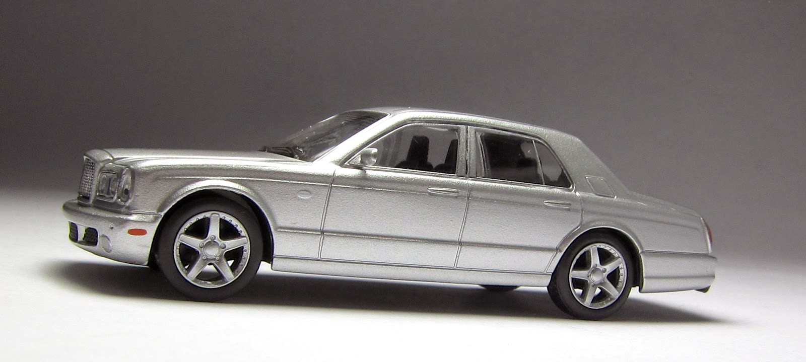 First Look: The Big Bentleys of the Kyosho Bentley Minicar