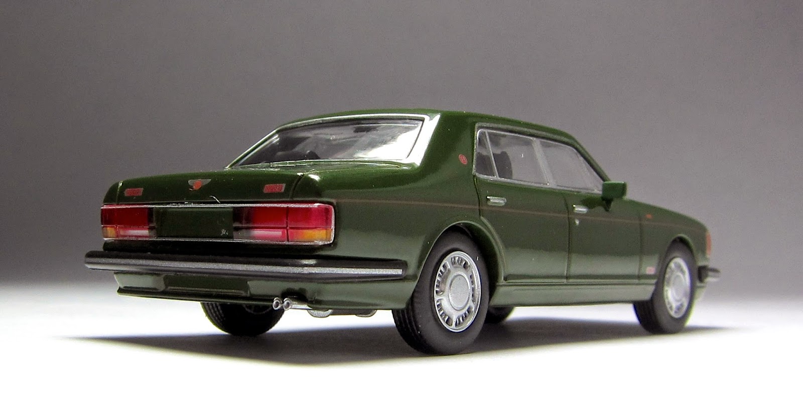 First Look: The Big Bentleys of the Kyosho Bentley Minicar