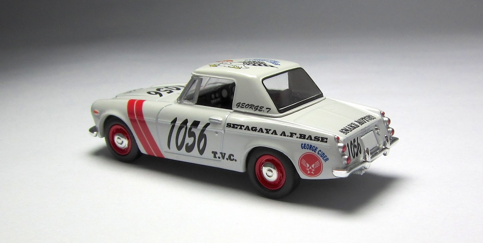 The classiest of all Datsuns: Tomica Limited Vintage Datsun
