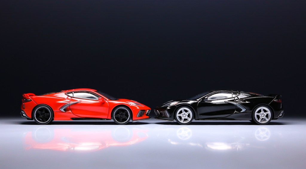 ミニカー MINI GT Chevrolet Corvette Stingray 2020 Amazon.com: Mini GT 2020 Chevy Corvette Stingray C8, Black