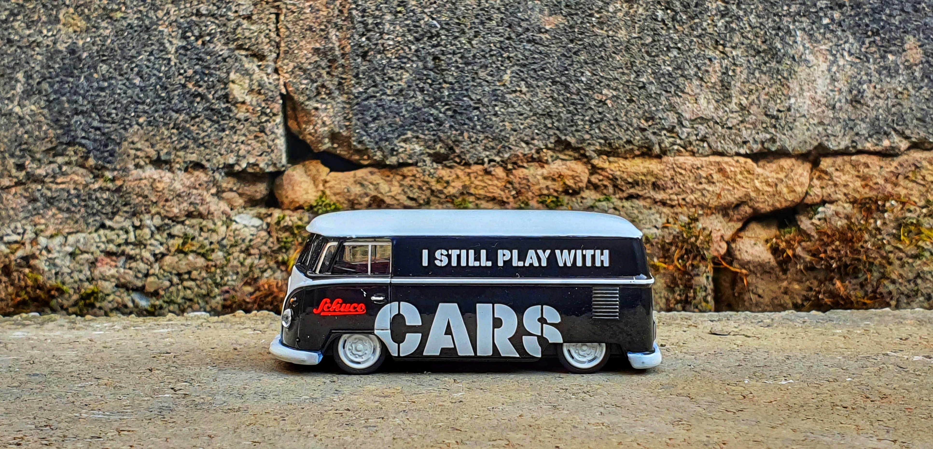 Lower altitude, increased attitude: Schuco Volkswagen T1