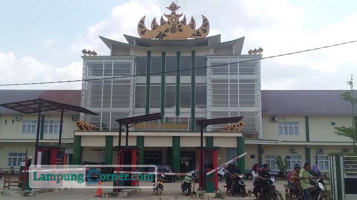 Tingkat keterisian tempat tidur di RSUD Pringsewu hampir penuh. Foto: Yuda
