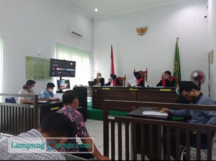 Sidang perdana pecat RT dilaksanakan di PN Gedongtataan. Foto: Istimewa