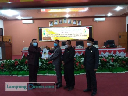 Pembahasan raperda di DPRD Pesawaran. Foto: Kiki