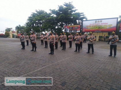 Pelantikan Kapolresta dan Kapolres di lapangan Mapolda Lampung, Selasa (10/8/2021). FOTO: Sulaiman