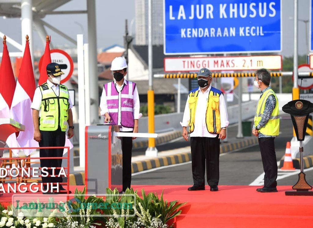 Gerbang Tol Cakung, Jakarta Timur. (Foto: BPMI Setpres/Lukas)
