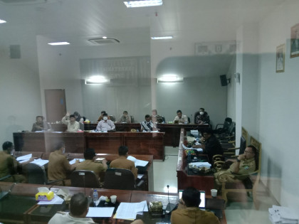 Rapat DPRD dengan Kominfo secara tertutup. Foto: Yuda