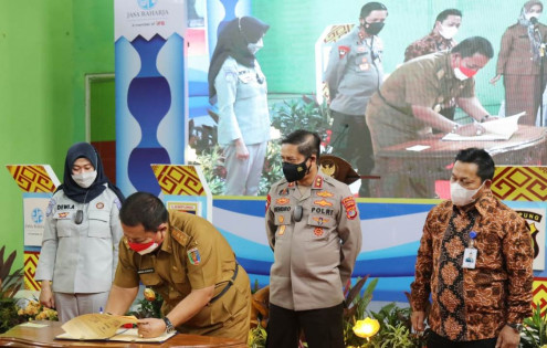 Gubernur Lampung Arinal Djunaidi meluncurkan E-Samdes dan L-Smart di Desa Wates, Selasa (14/9/2021). Foto: Istimewa