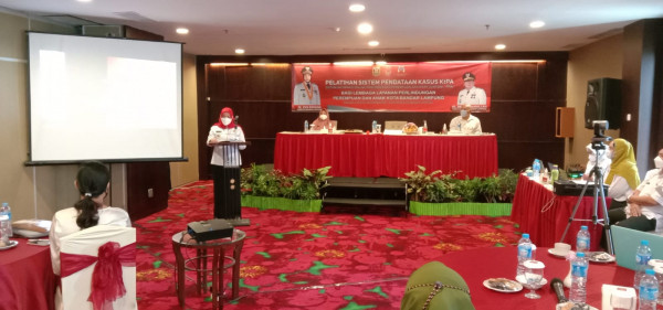 Wali Kota Bandarlampung Eva Dwiana memberi sambutan di pelatihan. Foto: Sulaiman)