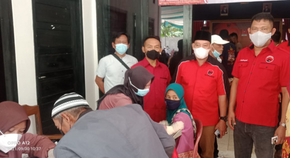 Vaksinasi yang diadakan DPC PDIP Tubaba. Foto: Istimewa