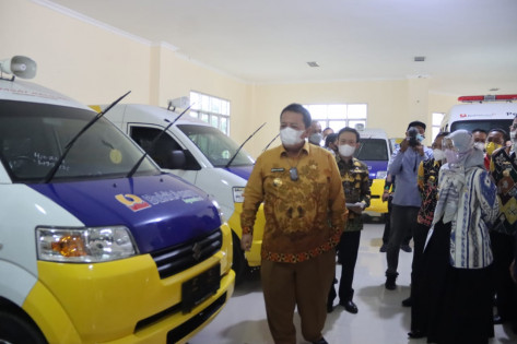 Gubernur Lampung Arinal Djunaidi usai menerima hibah dari PTBA, Kamis (23/9/2021). Foto: Istimewa