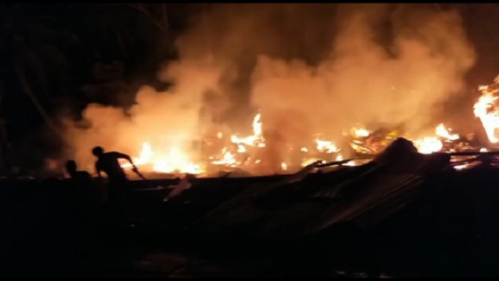 Pasar Way Heni Bengkunat dilalap api. Foto: Istimewa
