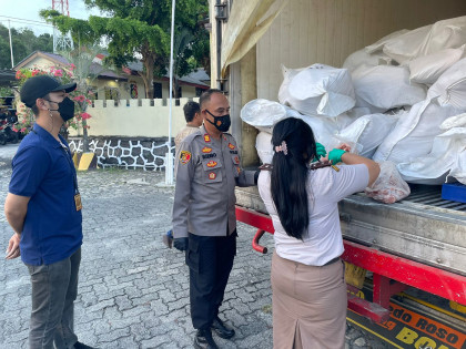 Daging celeng yang diamankan. Foto: KSKP Bakauheni