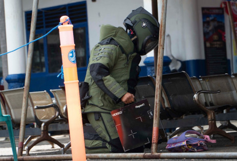 Aksi personel Tim Jibom Satbrimob Polda Lampung. Foto: Istimewa