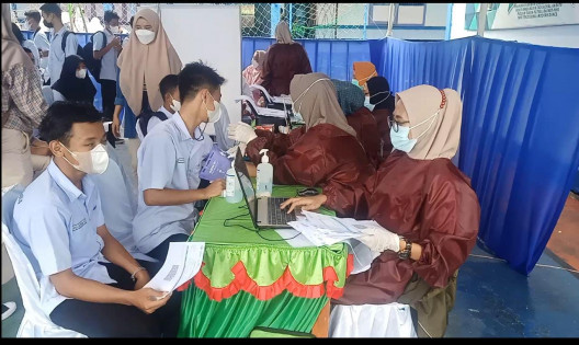 Vaksinasi di SMK Pelita Pesawaran. Foto: Istimewa