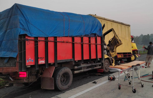 Lakalantas di ruas tol Bakter, Minggu (3/10/2021). Foto: Hutama Karya