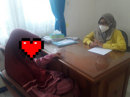 UPTD PPA Lampung melakukan assessment psikologis terhadap korban. Foto: Istimewa