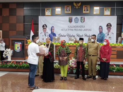 Keterangan Ketua TP PKK Provinsi Lampung kunker ke Pringsewu. Foto: Humas Pemkab