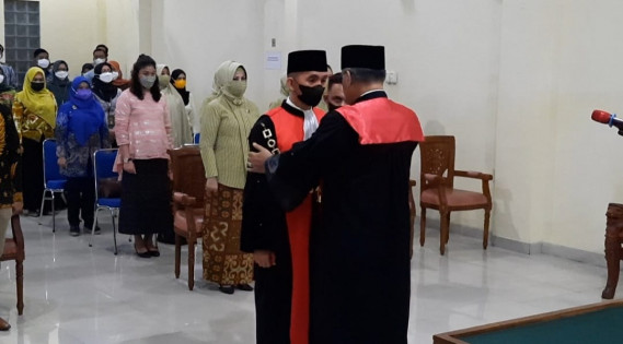 Pelantikan Syamsul Arief sebagai wakil ketua PN Tanjungkarang, Jumat (5/11/2021). Foto: Istimewa
