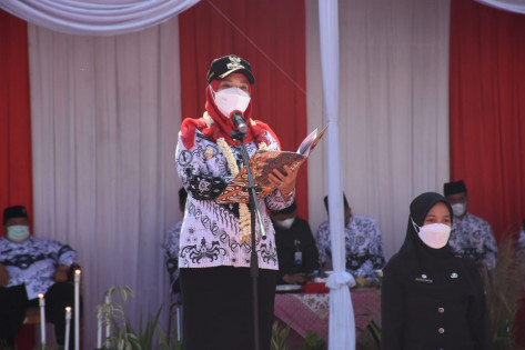 Wali Kota Bandarlampung Eva Dwiana pada peringatan Hari Guru Nasional, Kamis (25/11/2021). Foto: Istimewa
