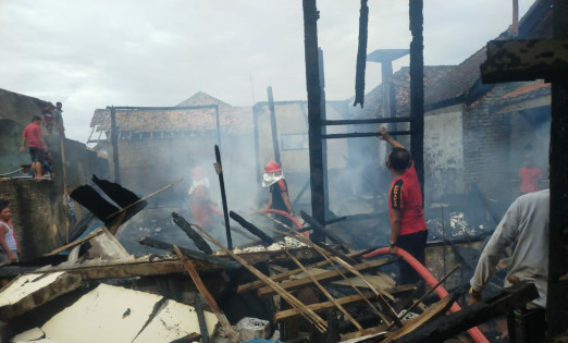 Rumah warga Desa Tajimalela terbakar. Foto: istimewa