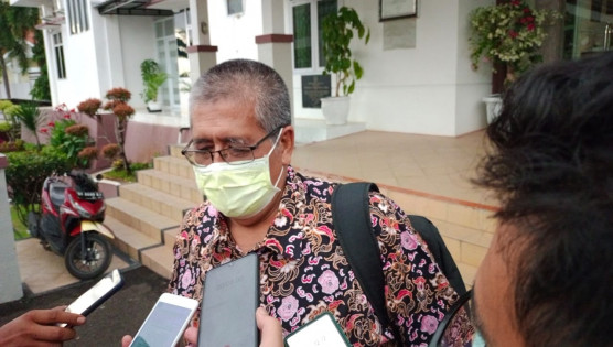 Waketum KONI Lampung Frans Nurseto usai diperiksa Kejati, Rabu (17/11/2021). Foto: Sulaiman
