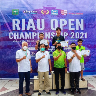 Atlet renang Bandarlampung yang mendapatkan medali di Riau Open. Foto: Istimewa