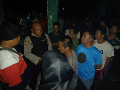 Kepala Pekon Karangsari, Supriyono, digerebek warga. Foto: Humas Polres