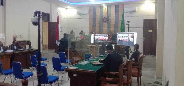 Sidang dakwaan perkara gratifikasi Akbar Tandaniria Mangku Negara di PN Tanjungkarang, Rabu (22/12/2021). Foto: Sulaiman