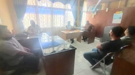 Sejumlah sopir travel geruduk Dishub Lambar, Senin (20/12/2021). Foto: Ari Gunawan