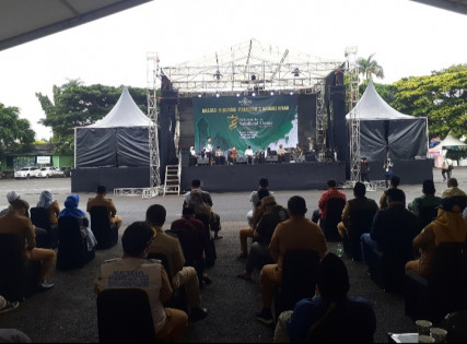 Pembukaan bazar menjelang Muktamar NU, Selasa (21/12/2021). Foto: Pandu