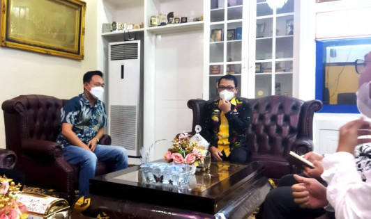 Wali Kota Metro, Wahdi Siradjuddin bersama Ketua Aspeknas Metro di ruang Wali Kota setempat. Foto: Adi