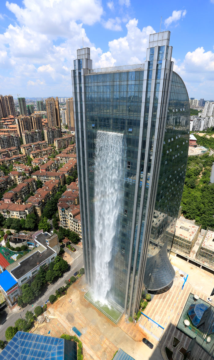 Cascata em edifício #4