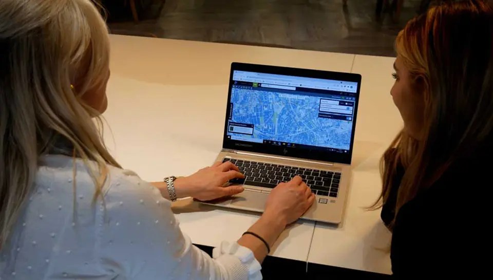 Jll Customer Story - Vintage Image Collection - Ultra HD Quality