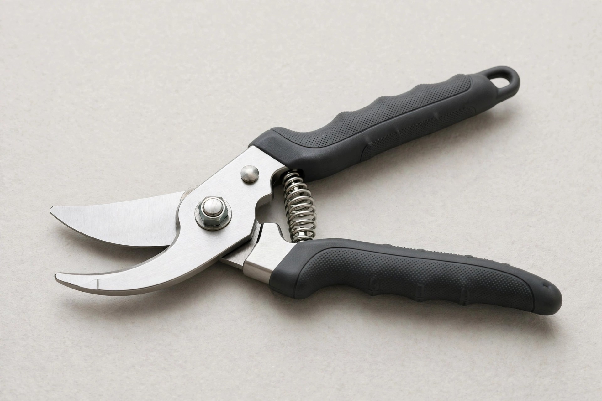 Fiskars PowerGear2 3/4 in. Cut Capacity 8.8 in. Bypass Pruning Shears with SoftGrip Handles (1072918)