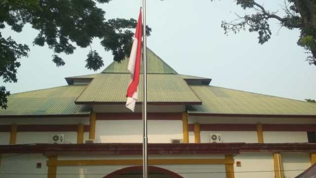 Hormati BJ Habibie, Sumbar Kibarkan Bendera Setengah Tiang