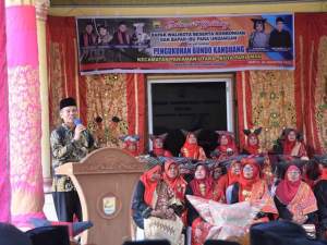 Bundo Kanduang Kecamatan Pariaman Utara, Kota Pariaman, resmi dikukuhkan oleh Bundo Kanduang Kota Pariaman, Bundo Arrahmi di Halaman Kantor