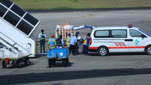Satu jemaah haji Debarkasi Padang bernama Mariatun Buyung Sutan (51), jemaah ex Kloter 05 Padang, akhirnya pulang ke Tanah Air.