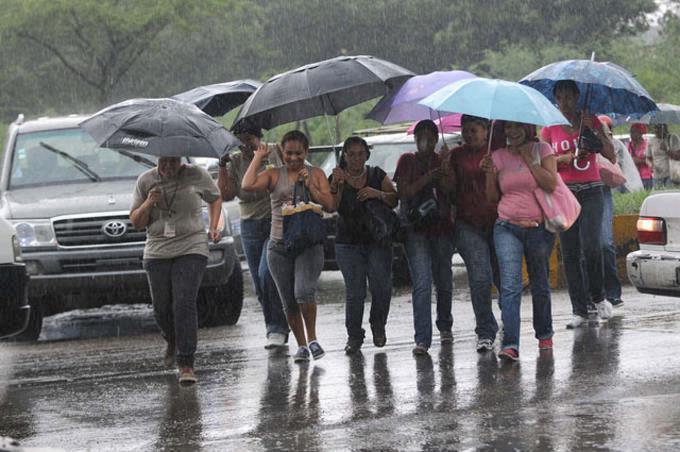 COE aumenta a 11 las provincias en alerta verde por lluvias