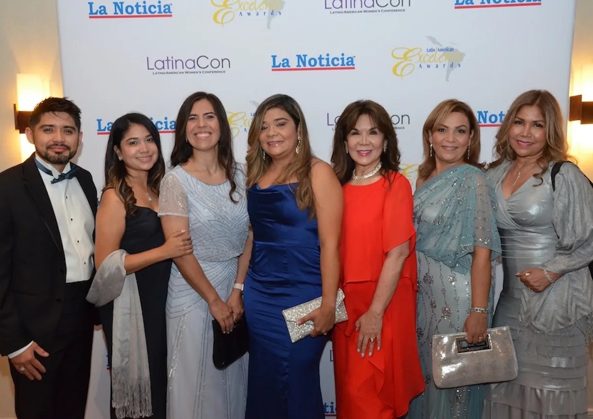 Los vestidos y trajes más elegantes de los Excelente Awards 2025