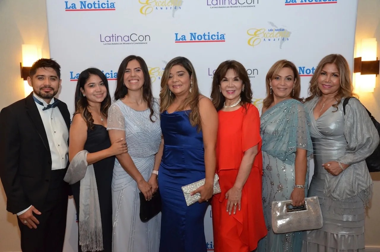 Los vestidos y trajes más elegantes de los Excelente Awards 2025