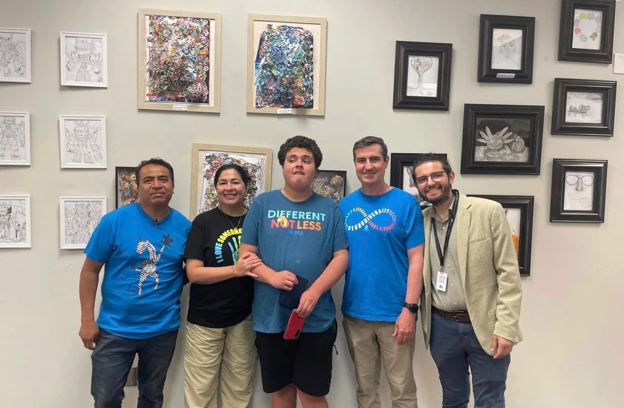 Invitan a jóvenes con autismo a exponer su arte en Charlotte