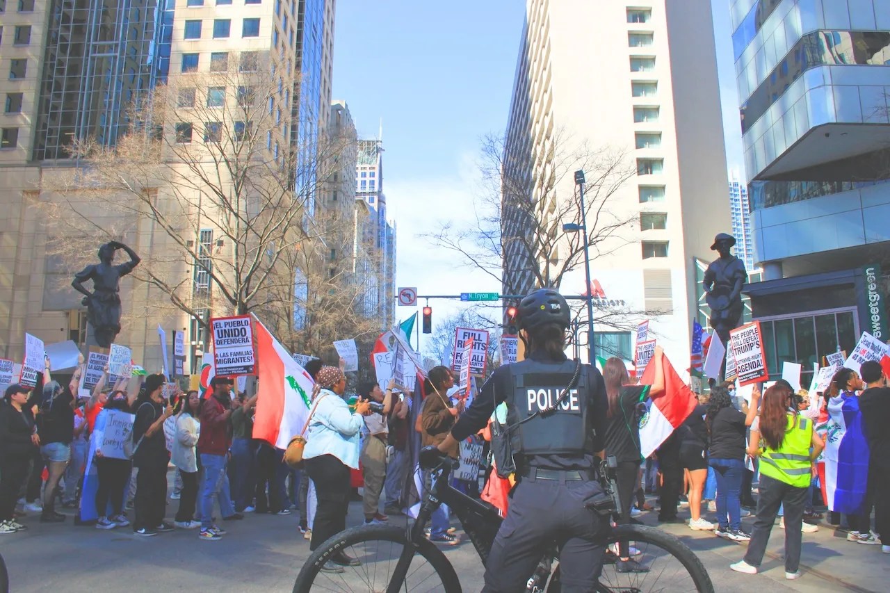 Un año de Trump: lo que prometió a los latinos vs. lo que ocurrió