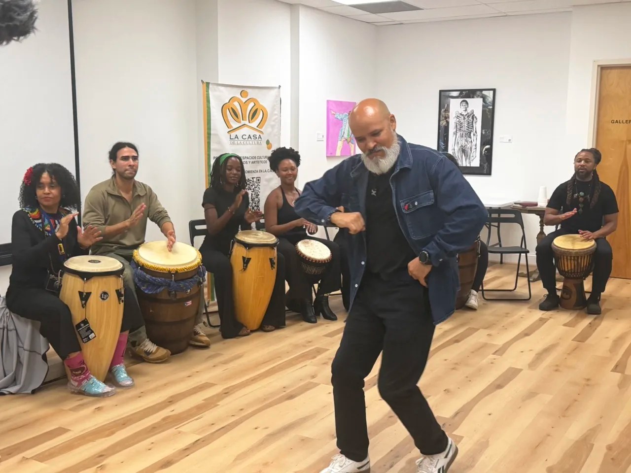 Tambores, bailes y poesía formaron parte de la tertulia de las diásporas