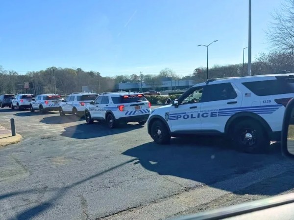 CMPD: Policía latino renuncia por intercambio de mensajes racistas