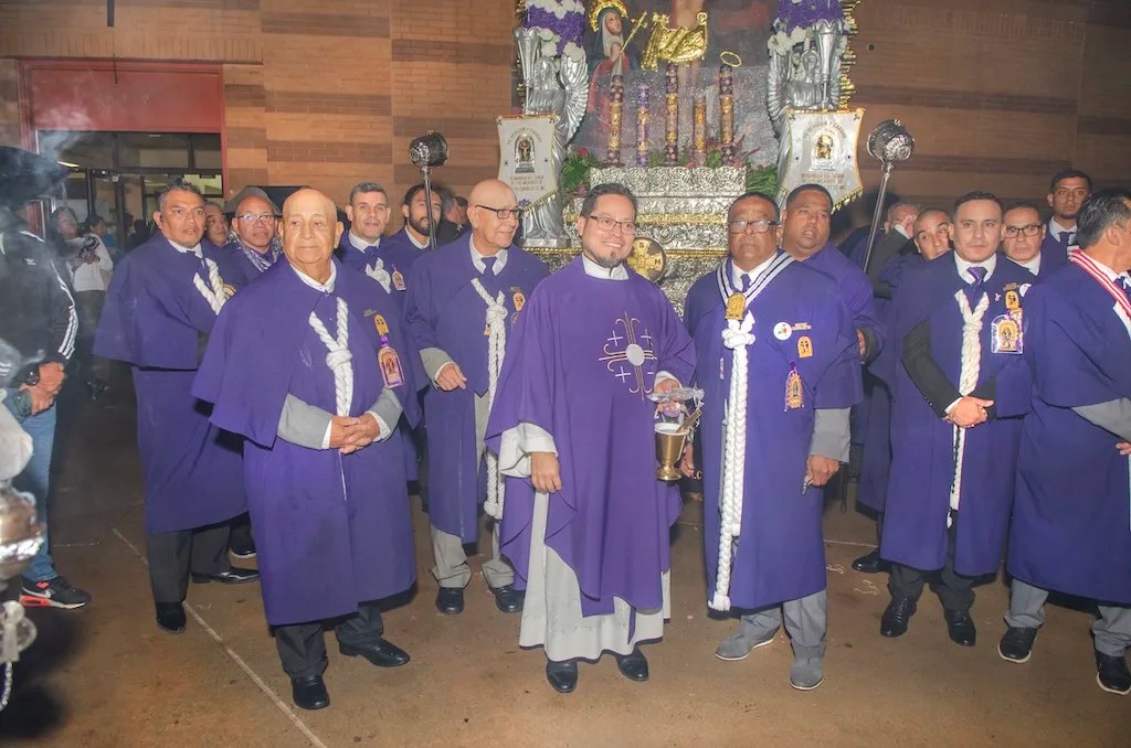 Comunidad peruana celebra procesión del Señor de los Milagros
