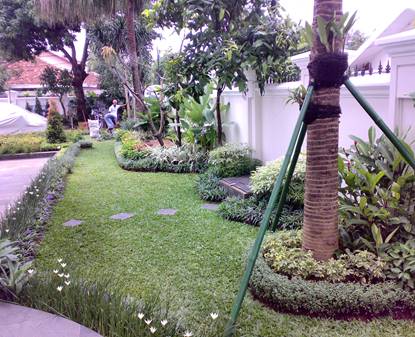 Proyek taman klasik rumah bpk. witiasmoro, jakarta selatan