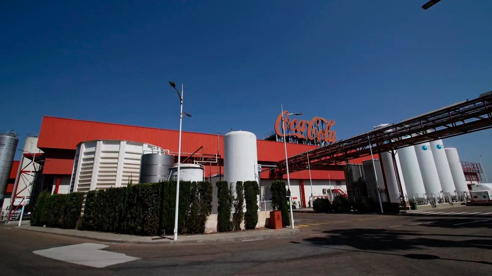 La Junta entrega una subvención de 8 millones € a Coca-Cola