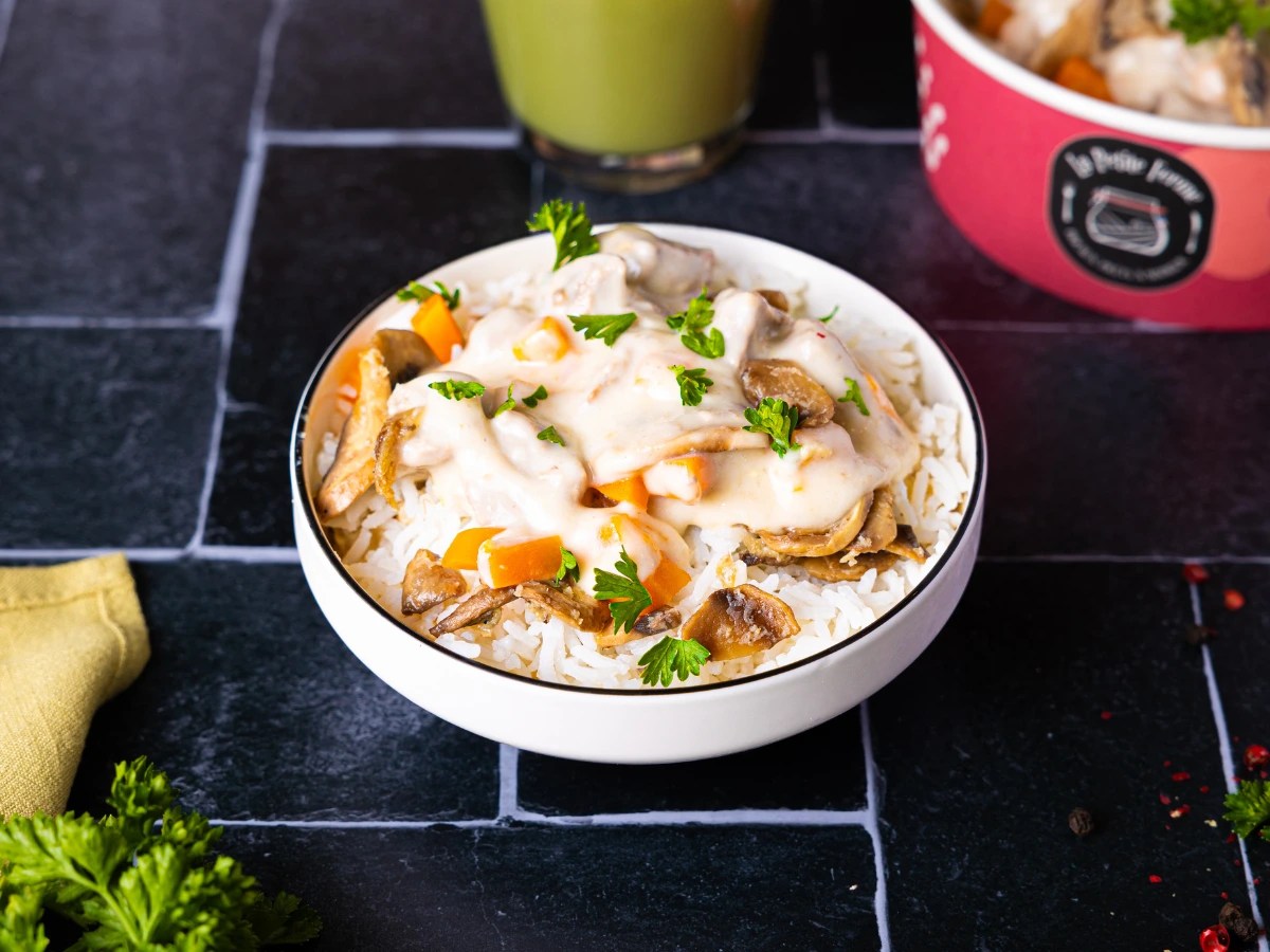 Blanquette de veau maison avec sauce onctueuse et viande tendre, préparée avec du veau Rhône-Alpes, disponible en livraison à Lyon.